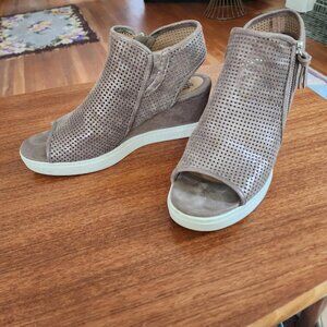 Sofft Womens Saydee  AnkleTaupe Strap Heels Size 11 Medium (B, M)